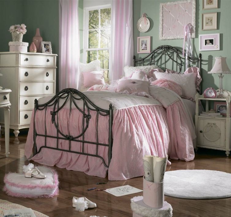 pink vintage room decoration