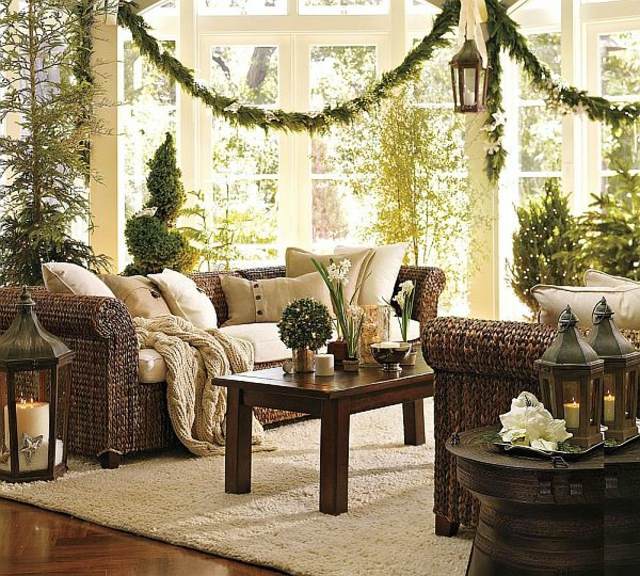 traditional christmas decoration living room