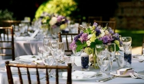 white tablecloth flowers table decoration