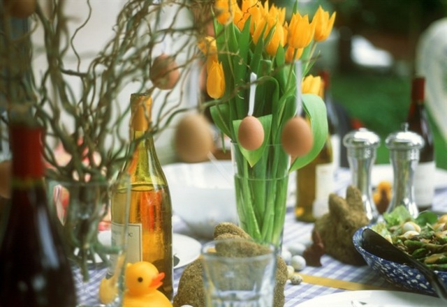 easter flowers table decoration