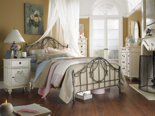 home-decoration-shabby-chic-bedroom-bed-curtains-fine-flowers-roses decoration home