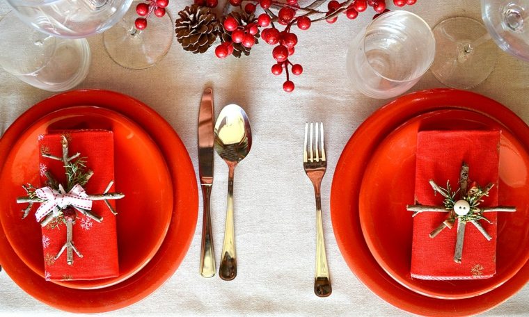 red christmas table decoration