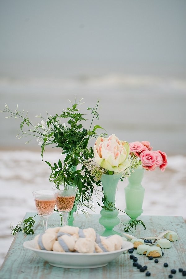 decoration wedding table two roses champagne