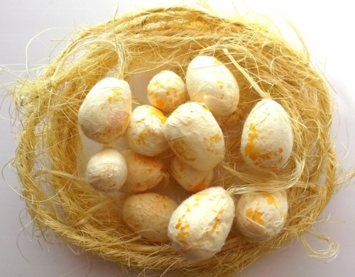 hiasan telur kuning Paskah