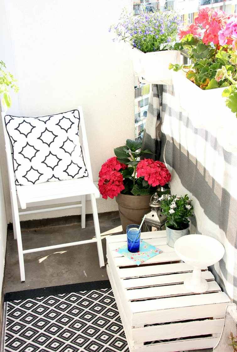 deco balcony small white