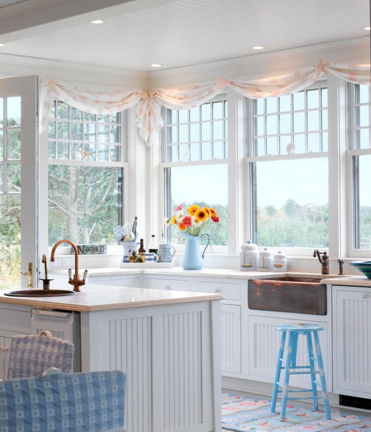 deco seaside kitchen with kitchen island