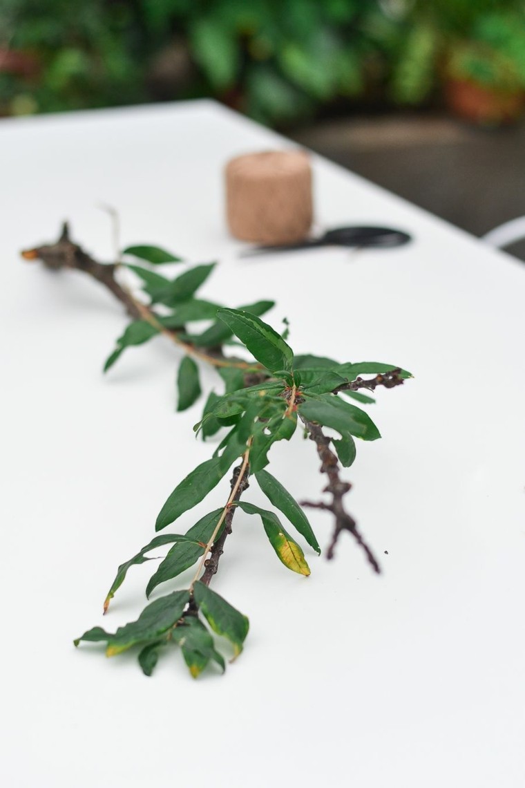 table decoration halloween twig idea DIY original