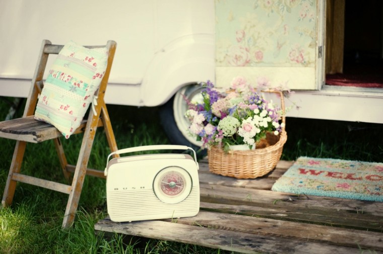 deco exterior caravan idea camera flowers