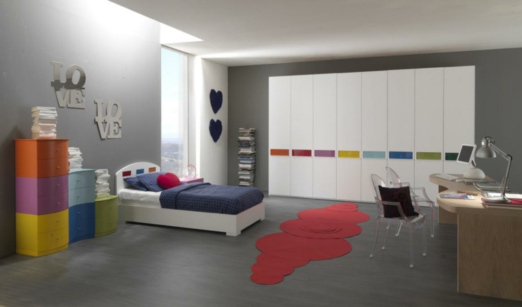 teen spalnica ideja deco postelja preproga rdeča kabinet steno design