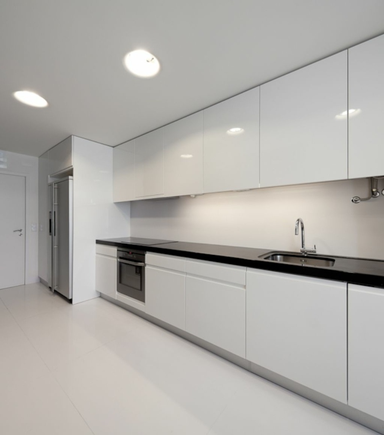 minimalist white kitchen deco