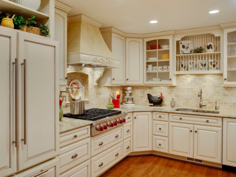 warm white kitchen deco