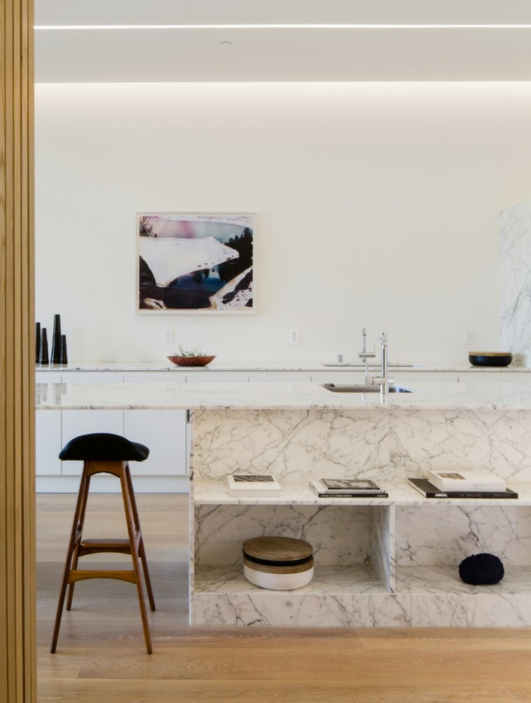 white marble kitchen deco