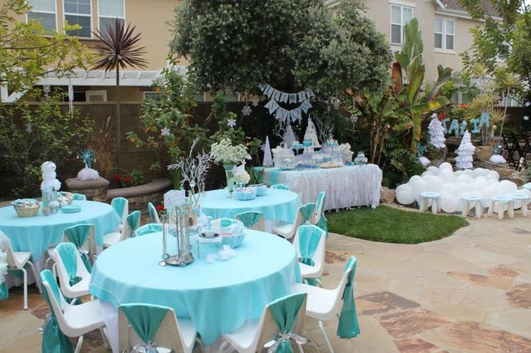 outdoor snow queen table deco