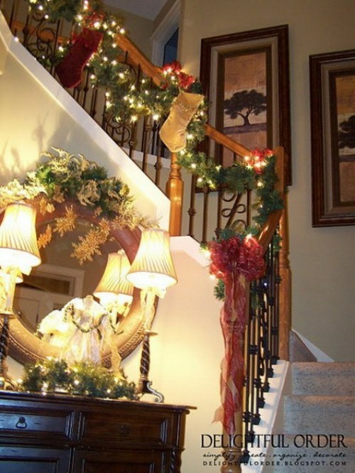 light garland staircase deco