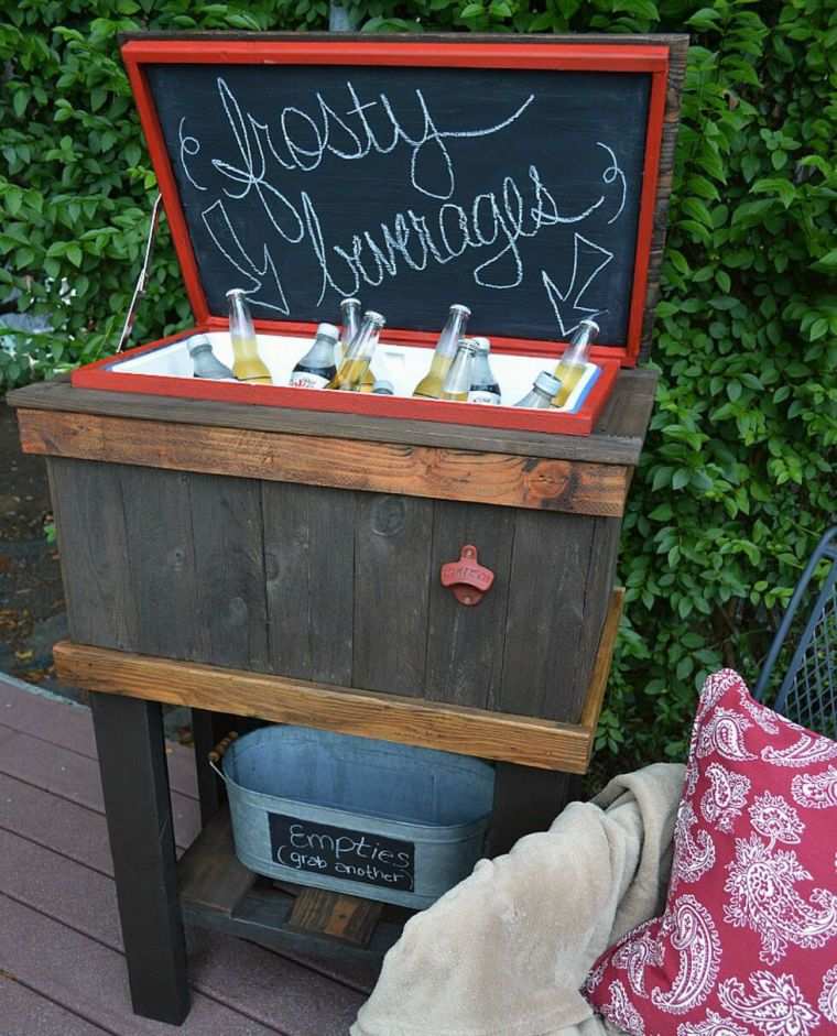 deco-outside-of-pallet-wood-furniture-bar fridge