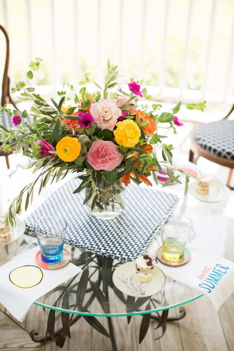 deco table spring flowers bouquet idea round glass table