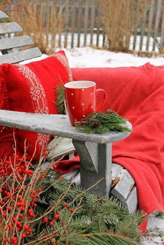 outdoor deco Christmas red green