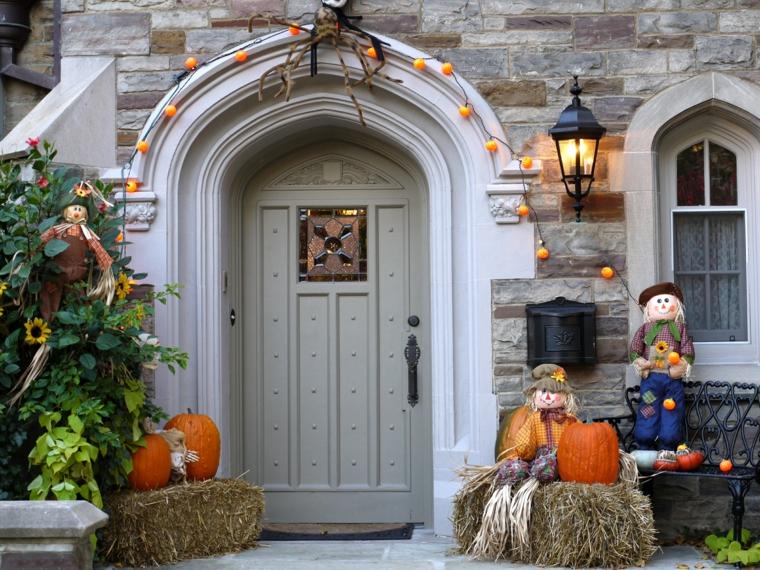 dekoration halloween hus exteriör dörr garland ljus pumpor