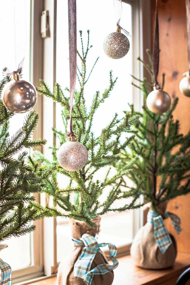 deco-vinduet Jul, små trær