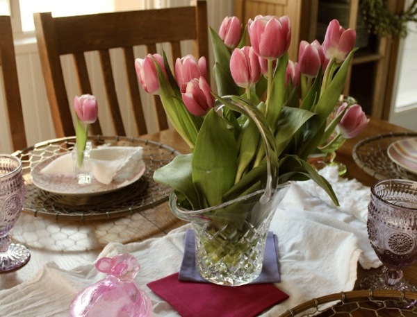 deco flowers for Easter red tulips