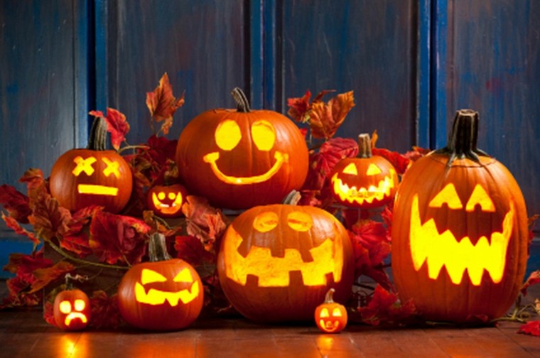 deco halloween cheap outdoor-pumpkins-who-laugh