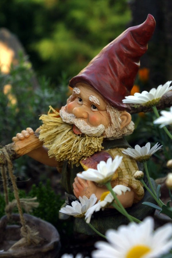 decoration ideas garden green space gartenzwerg dwarfs flowers