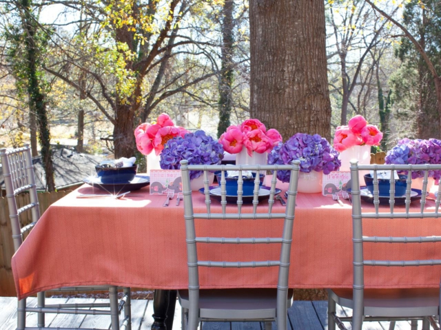 deco idea of ​​spring table floral outdoor plates