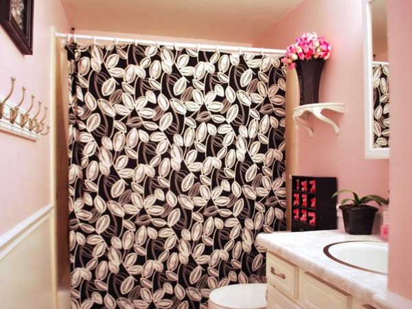 deco interesting bath room pink black