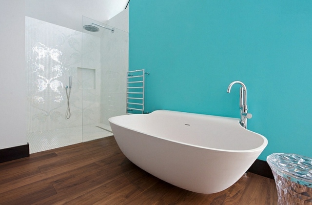 interior deco bathtub island white wall azure