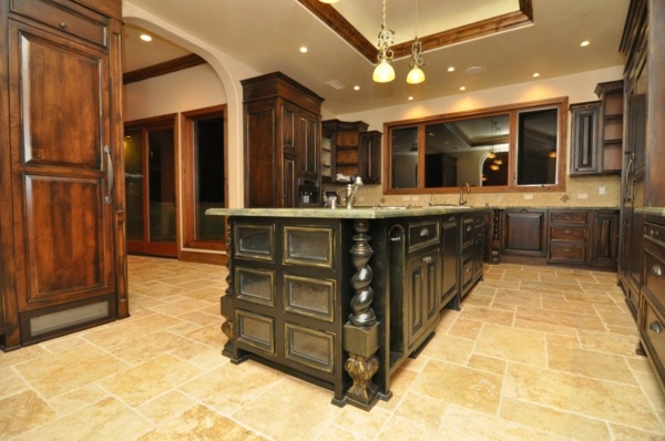 italian deco tiling wood kitchen