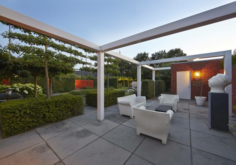 contemporary elegant garden deco