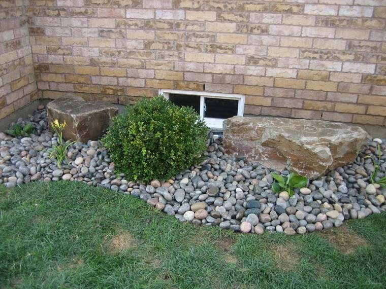 garden model with pebbles decorating ideas