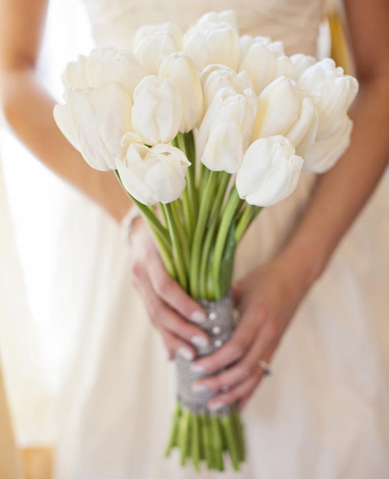 deco-wedding-white-and-red-tulips-spring season