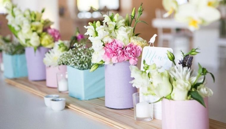 deco-marriage-romantic-cenre-the-table-flowers-vases-colored pastel