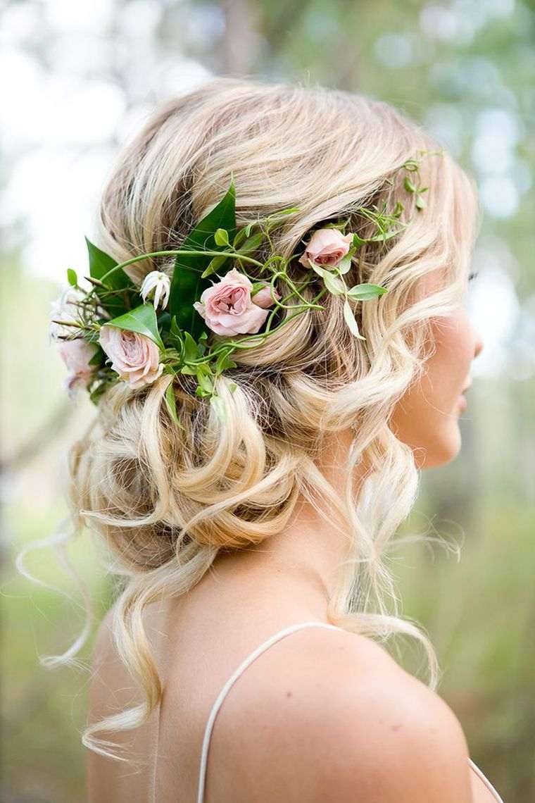 deco-wedding-hairstyle-romantic bridal accessory-flowers