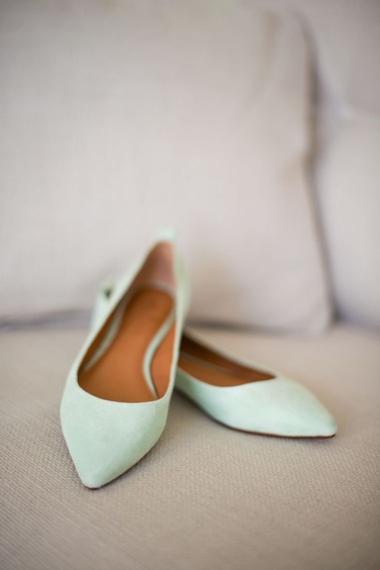 deco-wedding-dress-romantic bridal shoe-colored pastel