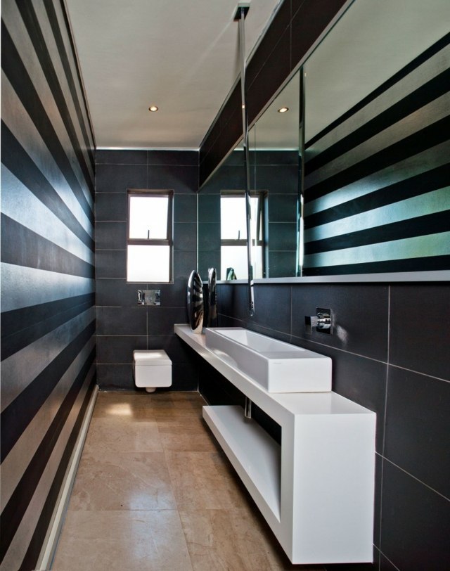 deco bathroom walls