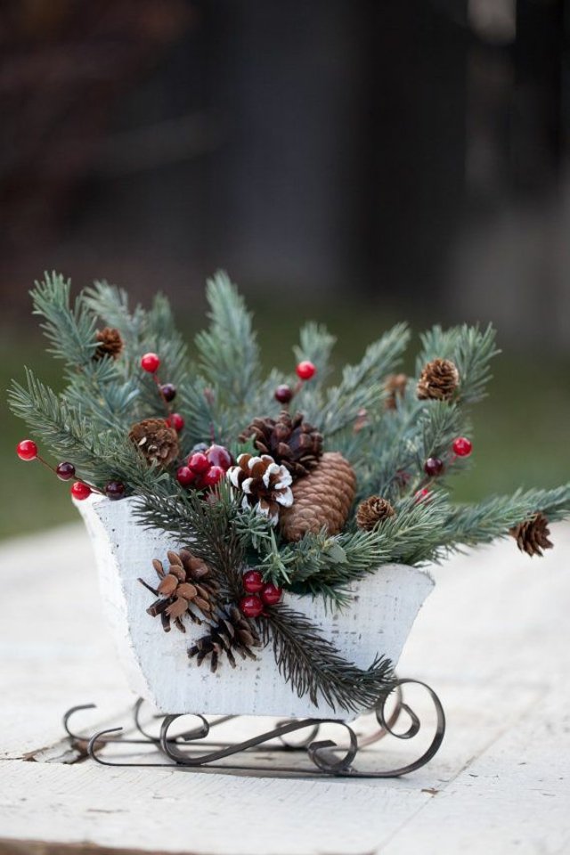 liten trähalsidé jul dekorationer pinecones