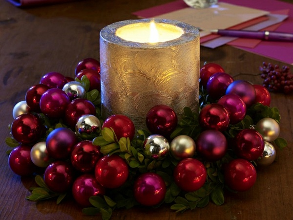 christmas decoration candles purple tones