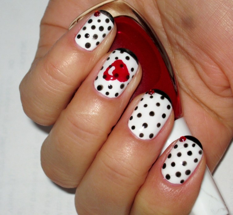 deco nails retro valentine's day