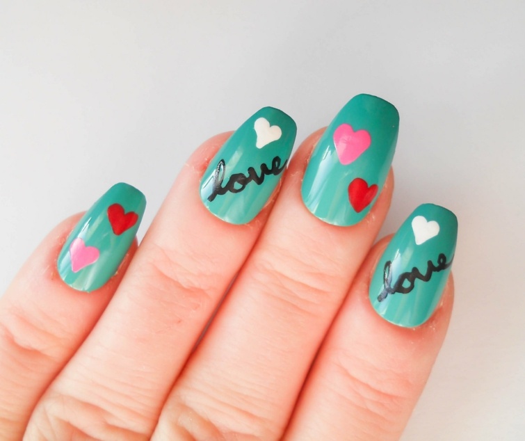 deco green nails valentine's day