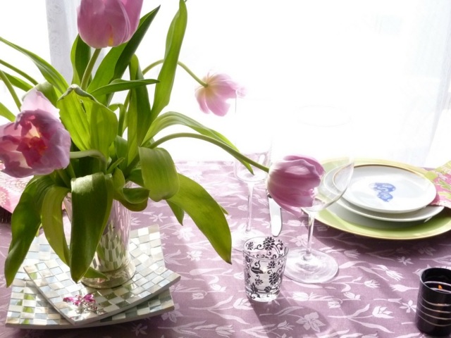 deco table spring deco table Easter tulips plates glass