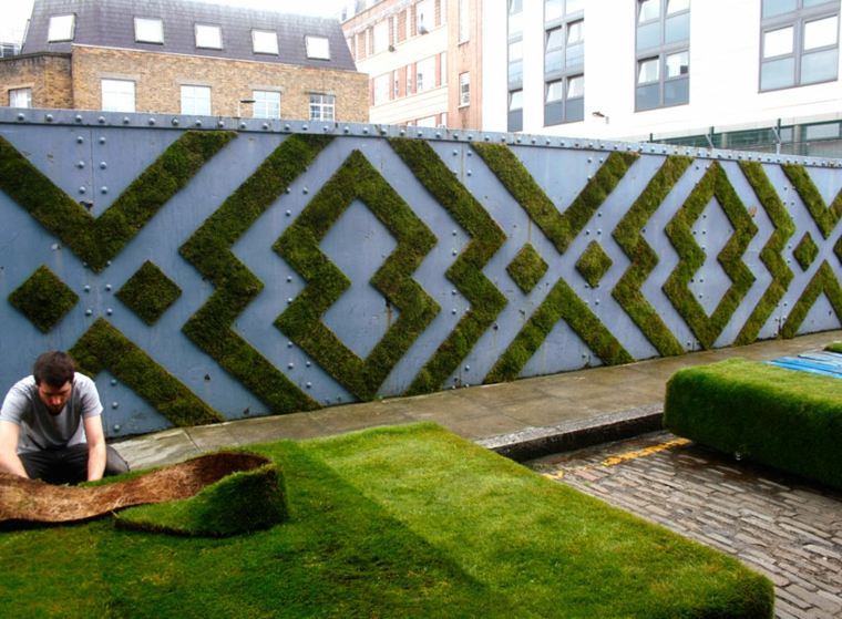 Foam Idea Deco Wall Outside Garden