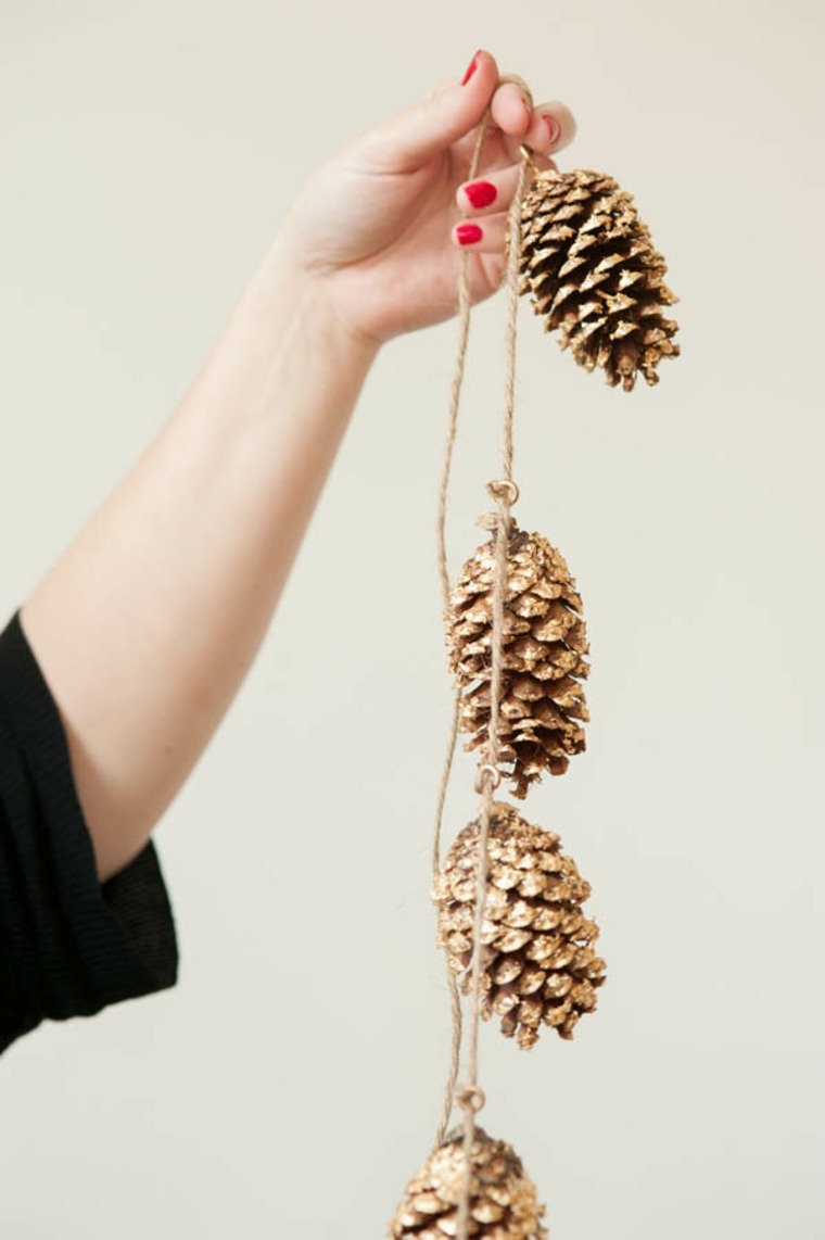 DIY simple garland pine cone garland string