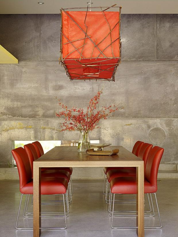 red deco dining room