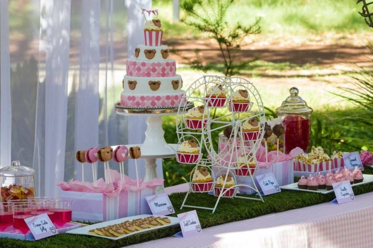 deco birthday table outdoor party