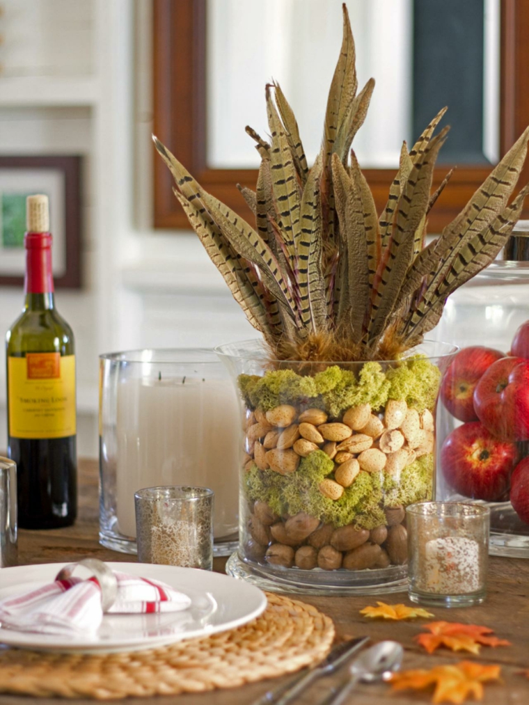 feather deco of autumnal table