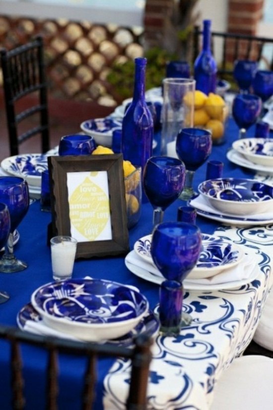 white blue table deco