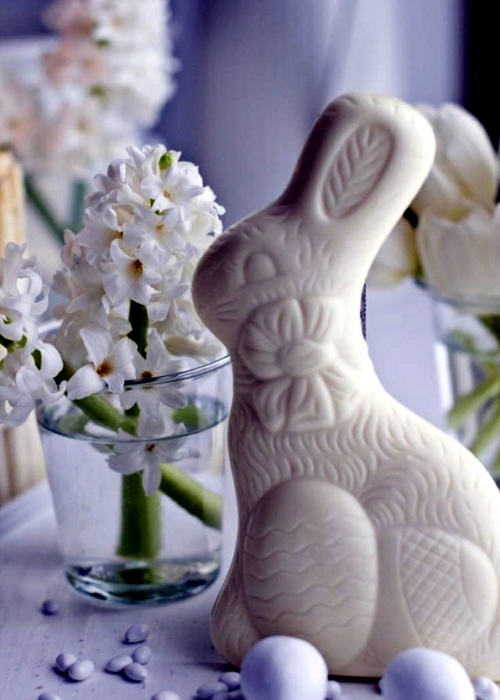 deco Easter Bunny table