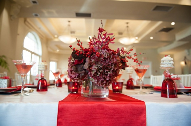 white red wedding table deco